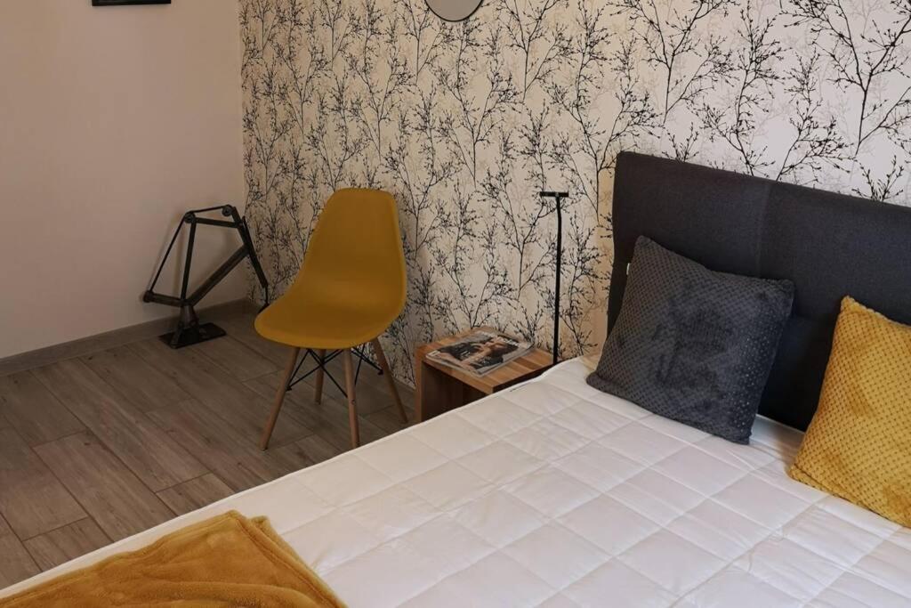 The Yellow Apartment กดัญสก์ ภายนอก รูปภาพ